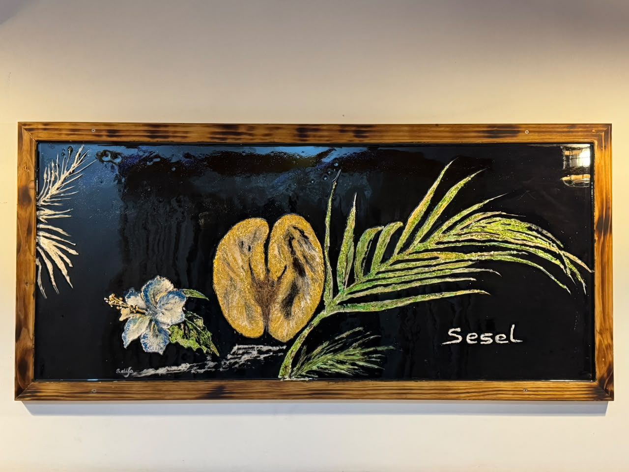A hand-made resin artwork by Salifa